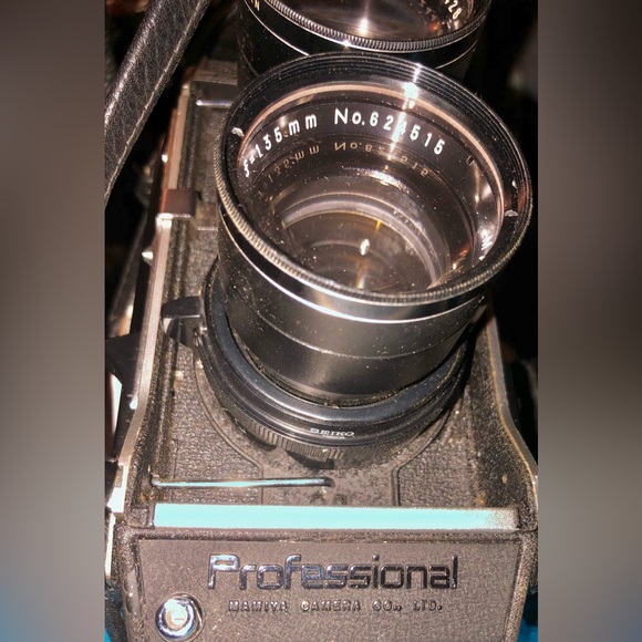 Mamiya C330 Pro Medium Format Film Camera with 135mm Lens And Focusing Thing - Picture 14 of 16